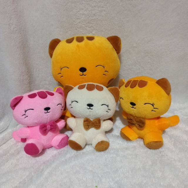 Boneka kucing cantik