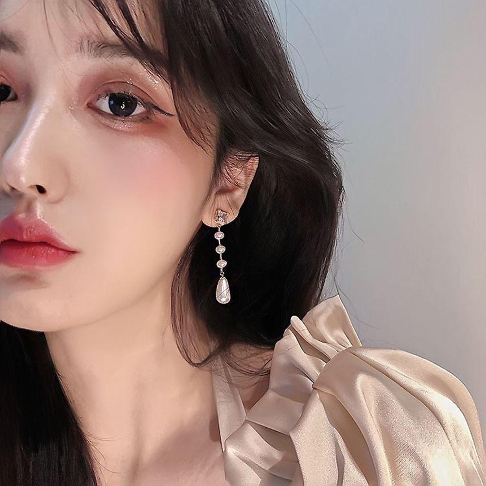 Mxbeauty Anting Perempuan Retro Vintage Mutiara Tetesan Air Temperamen Zirkon Perhiasan Fashion