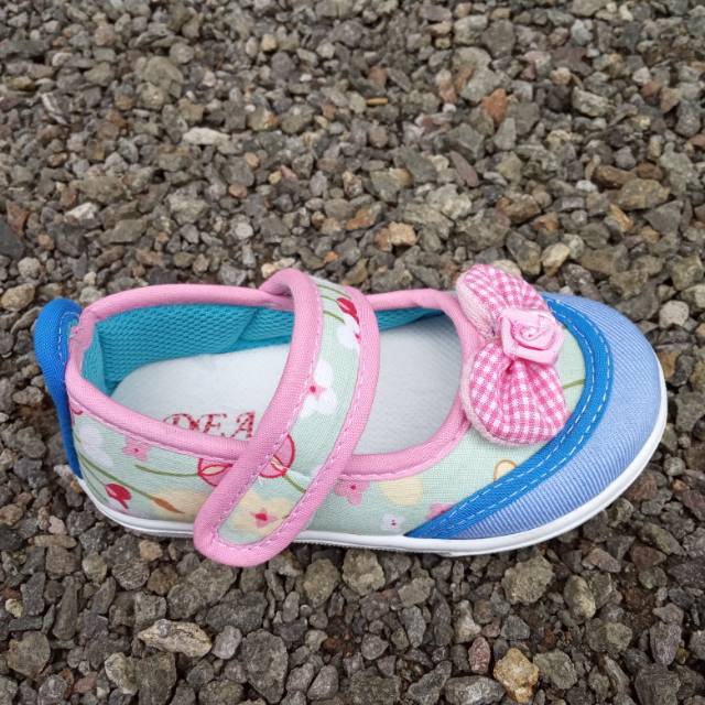  Sepatu  anak  perempuan  usia 1 3  tahun  cantik dan lucu 