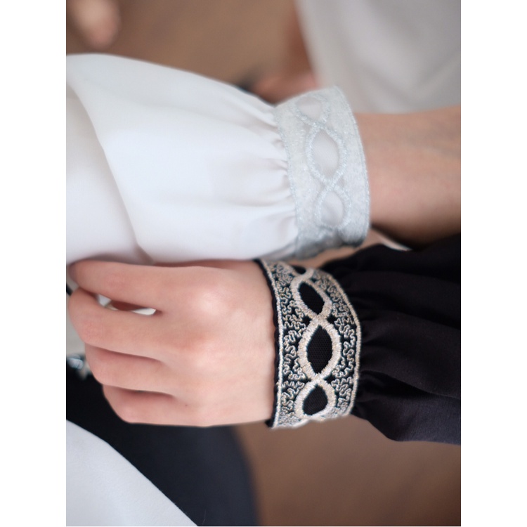 Kadaka T-0474 Blouse High Neck Tangan Panjang Detail Brukat