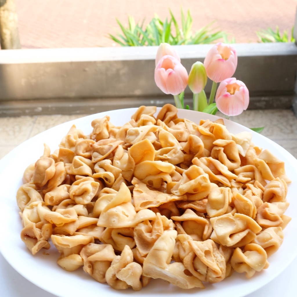 

KERIPIK PANGSIT LIPAT ORIGINAL PANGSIT MINI KERIPIK BAWANG LIPAT CEMILAN OLEH OLEH MAKANAN RINGAN