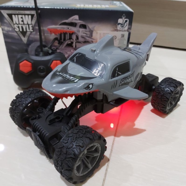 Mobil Remote Control 2Wd Rock crawler Monster Truck  Mainan Remote Control Offroad RC Climbing car