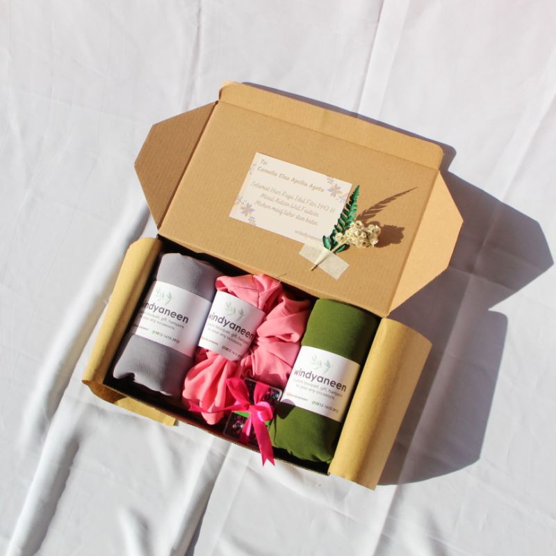 

Hampers Box/Gift Box/Hadiah Lebaran/Hampers Idul Fitri Jilbab Pasmina Scrunchie