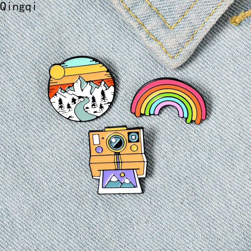 Bros Pin Enamel Desain Kartun Kamera / Pelangi / Matahari Terbenam / Gunung Gaya Retro