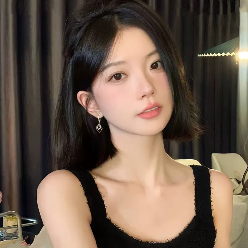 Anting Tusuk Bentuk Geometri Warna Emas Hias Berlian Imitasi Untuk Wanita 2022