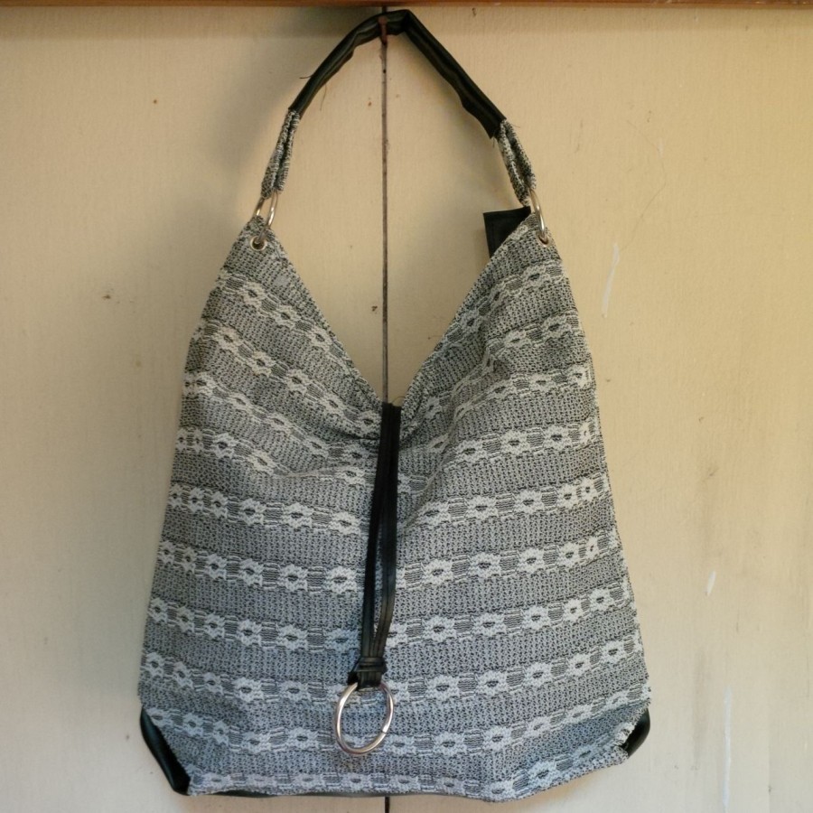 Tas Selempang Kain Corak Rajut