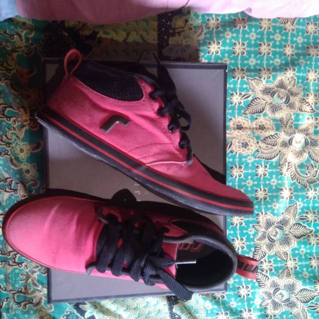 Prelove sepatu Rhumell