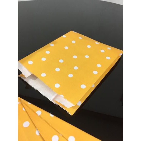 

Paperbag Kantong Kertas Polkadot Kuning