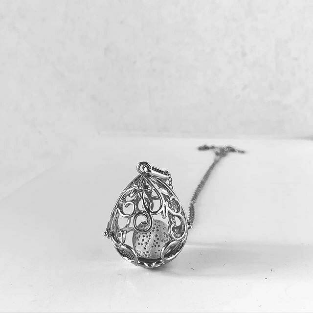 Marcia Teardrop kalung diffuser