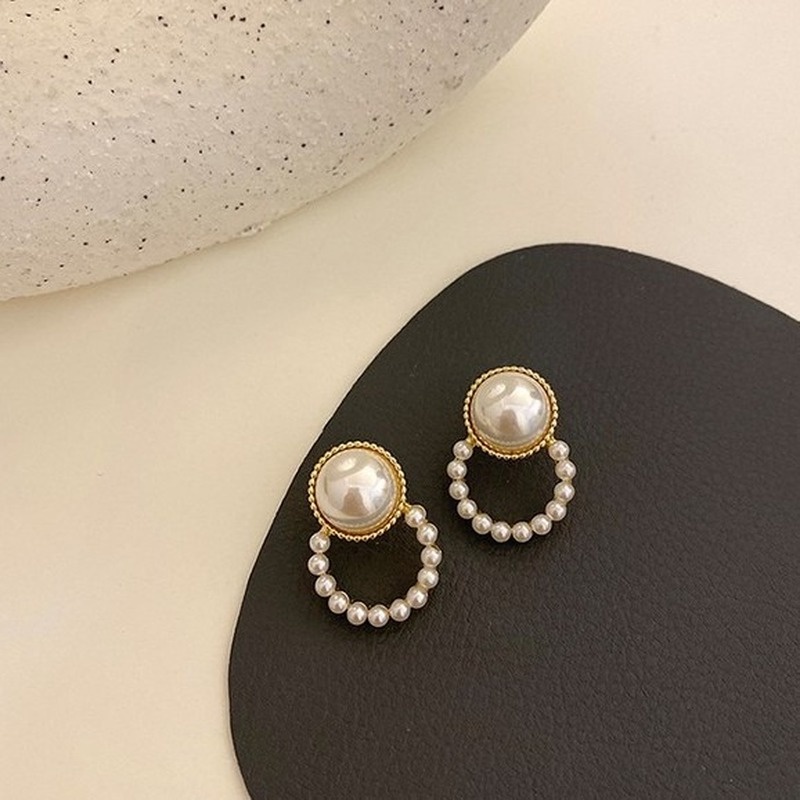 Temperament retro wild pearl circle gentle wind elegant and generous earrings