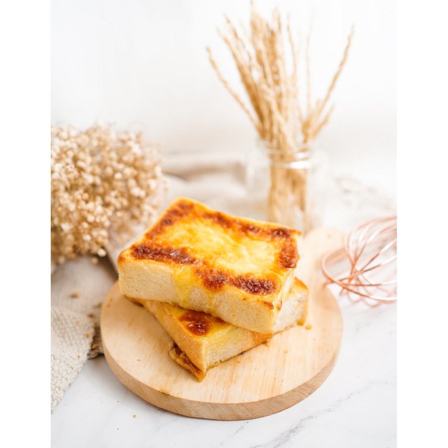 

Milk Cheese Custart / High Calcium Toast by de Paris Bakery