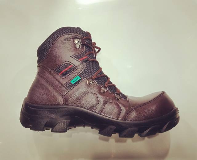 Sepatu Safety Boot Kulit Asli/ merek Kickers / Sepatu Hiking Kulit