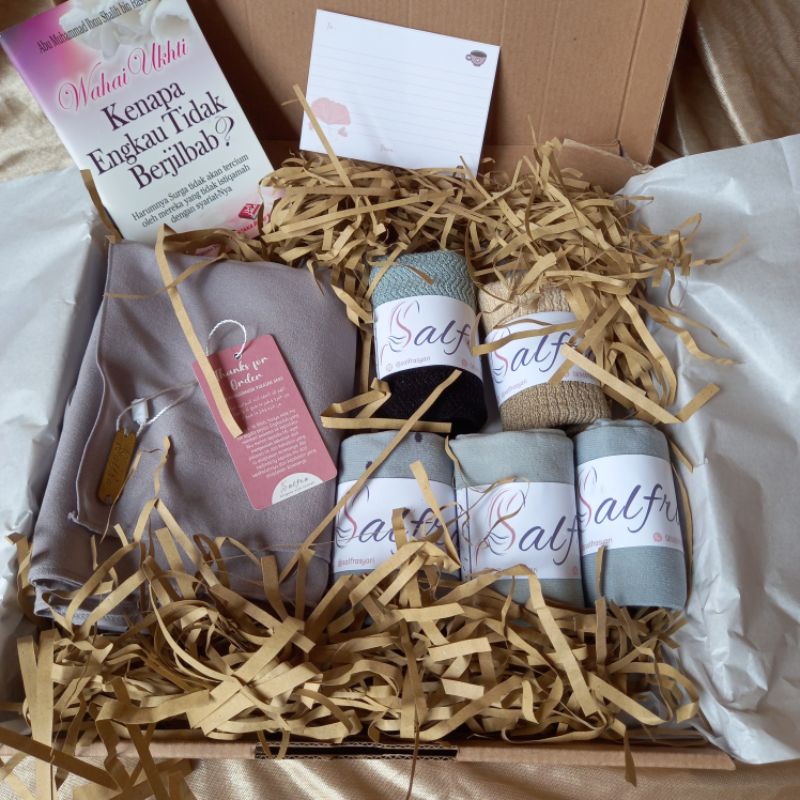 

Hampers/gift/hadiah hijab costum by salfra syari