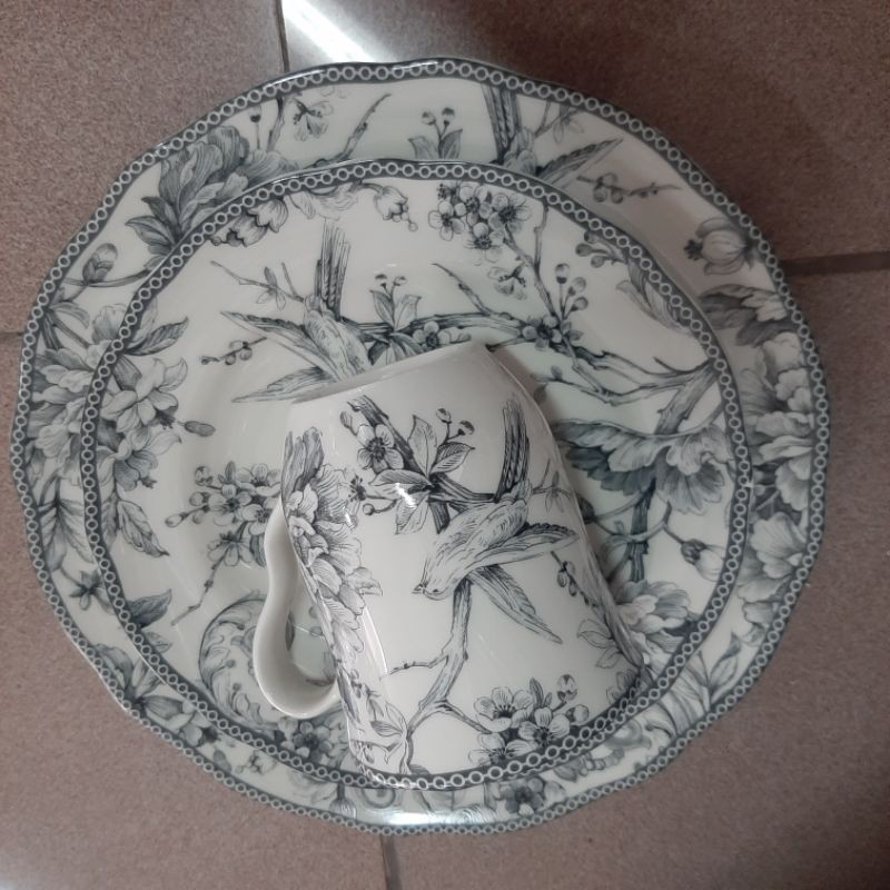 ADELAIDE GREY ISI 3 (MUG+SALAD PLATE+DINNER PLATE)/PIRING SANGO/PIRING CANTIK/HADIAH/KADO PERNIKAHAN
