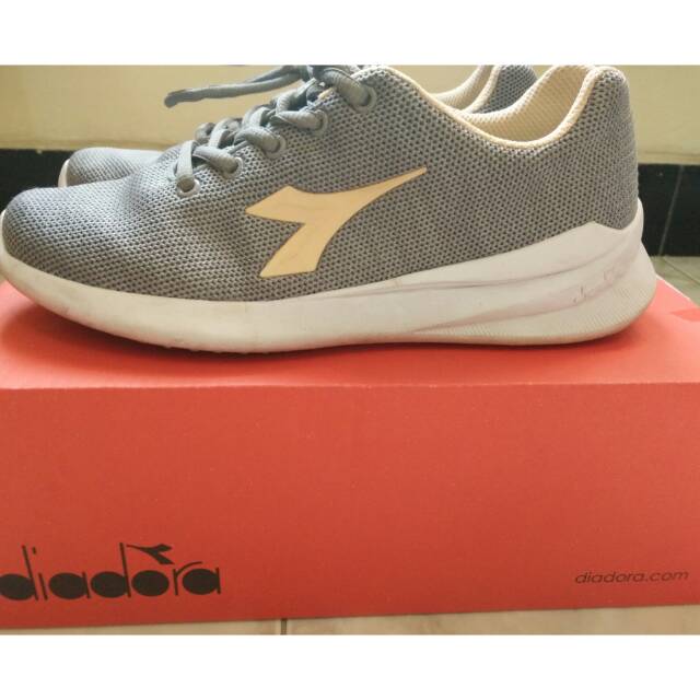 Sepatu Diadora running cewek original termurah
