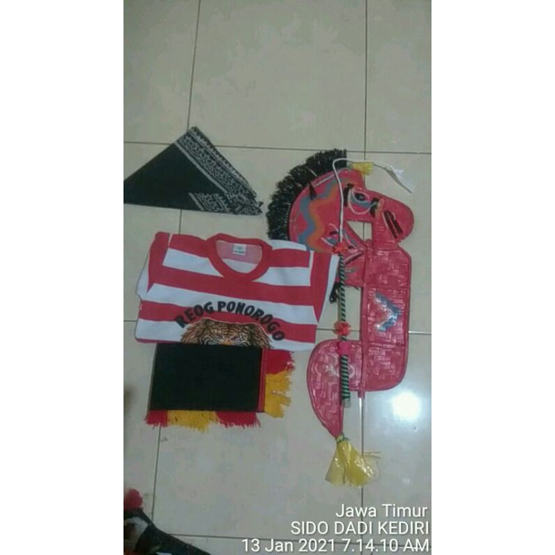 kuda kecil baju Reog Ponorogo pecut tari udeng jawa