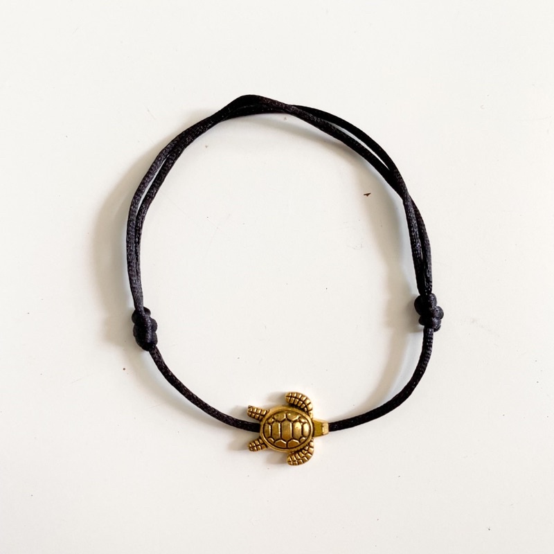 gelang tangan simple charm turtle loliastuff (gelang tali/ gelang basic/ gelang unisex / gelang hitam/ gelang charm/ gelang friendship)