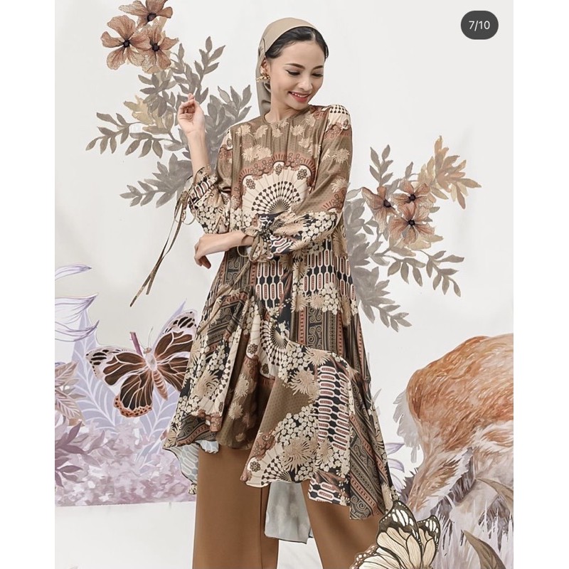 Allegra Tunic pinewood Wearing Klamby