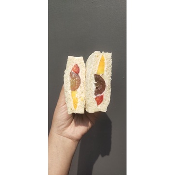 

SANDWICH MBAKPI MIX FRUIT