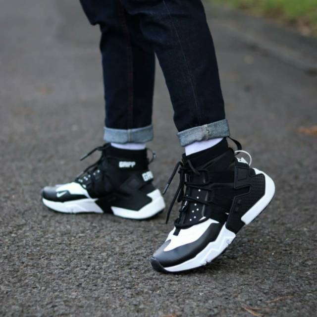 Disperazione Intatto Colpetto Nike Air Huarache Gripp Black And White Castello Poverta Distanza