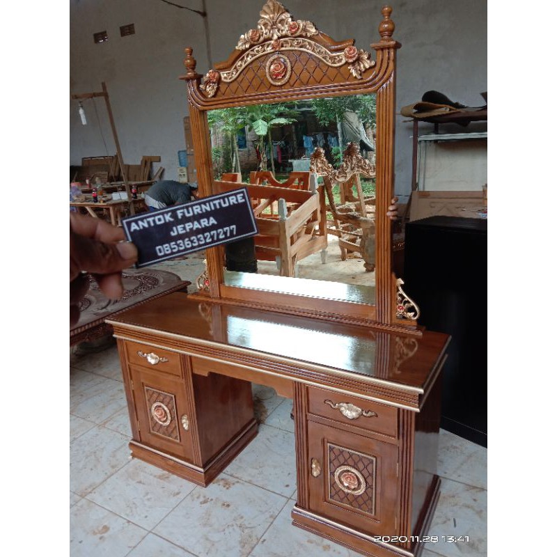 meja rias Ukiran kayu jati mebel Jepara/furniture Jepara