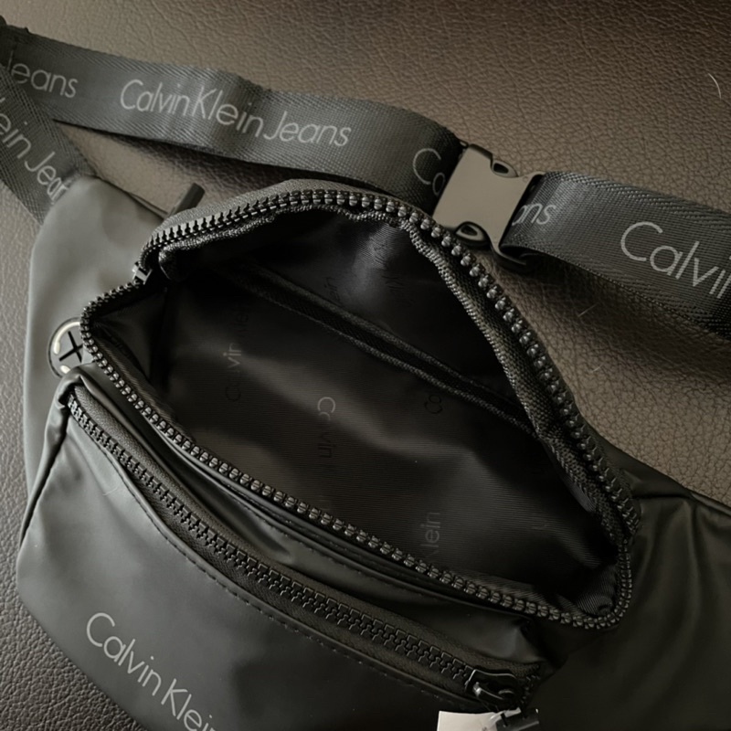 WAISTBAG CALV1N KLE*N CWATERPROOF SATIN / TAS PINGGANG CALV1N KLE*N / TAS CALV1N KLE*N