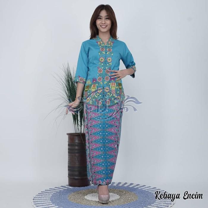 Dores 1 Stel Kebaya Bordir Encim Motif Ondel Betawi Warna Biru Muda