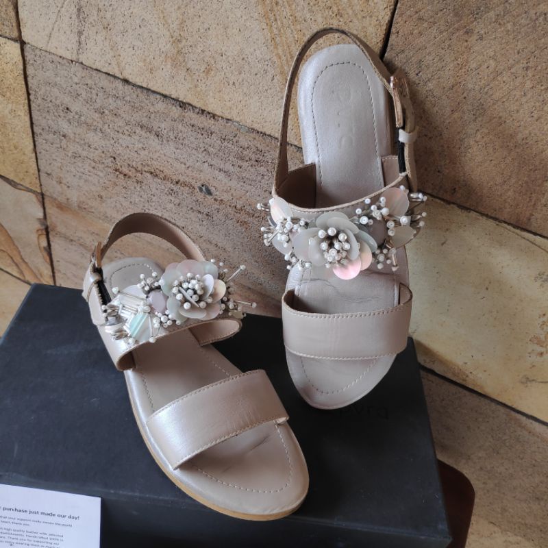 PRELOVED Sepatu Sandal Wanita Pvra Duvva Silver Size 36