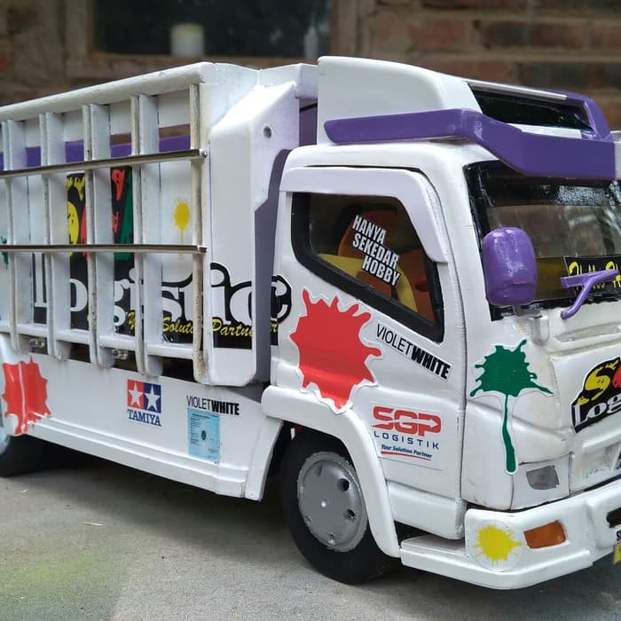 Ukuran Kabin Truk Miniatur : Jual Welly Truck Container ...