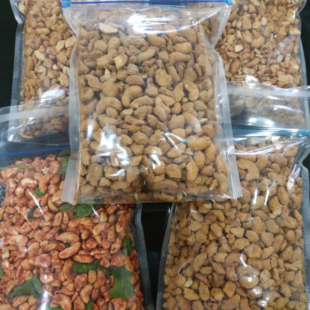 

Kacang mede pecahan