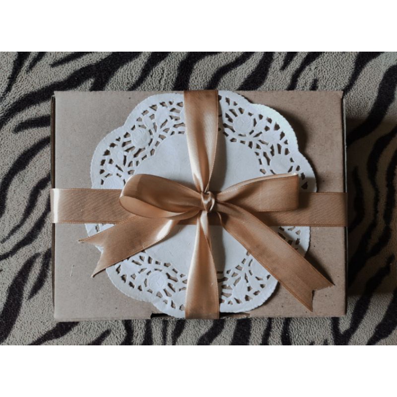 

HAMPERS HIJAB MURAH/Gift Box Murah untuk hadiah || Bella Square dan Pashmina || Gratis ikat rambut