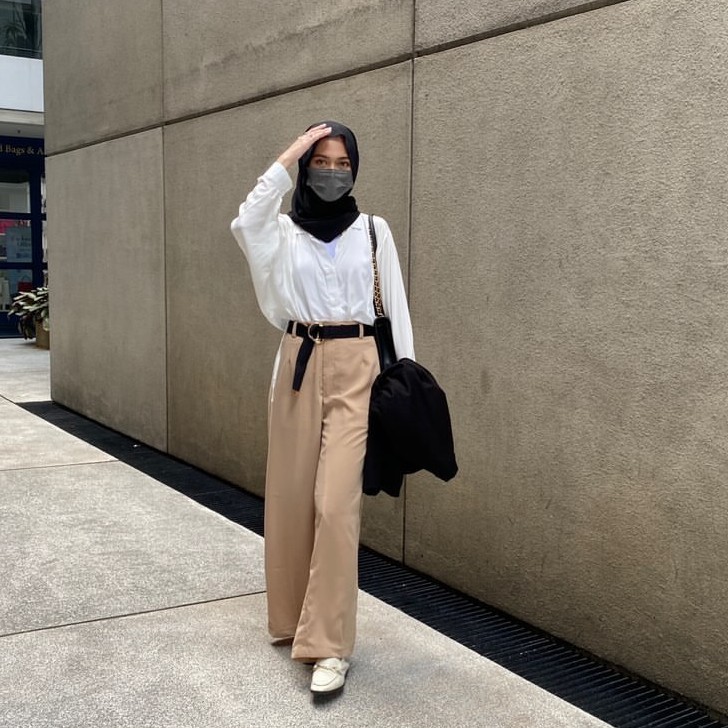 Hollingberry - Jennie Shirt Basic Outfit Kemeja Wanita