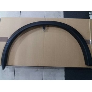 fender depan moulding samping nissan juke