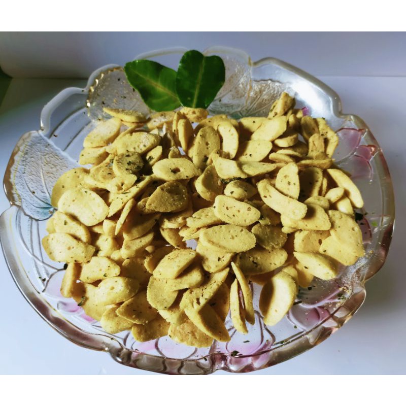 

kripik otak otak Cemilan otak otak rasa baberqu dan sapi panggang dengan ekstrak daun jeruk dan kencur