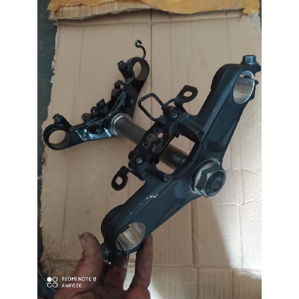 SEGITIGA SET ATAS BAWAH ORIGINAL HONDA CBR 150 LED k45