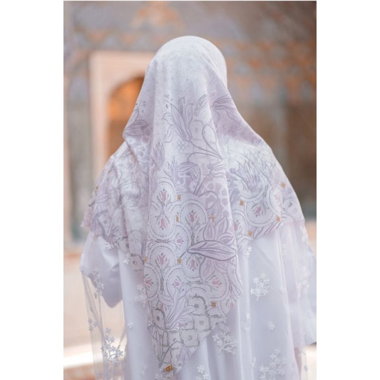 buttonscarves maharani white Xl