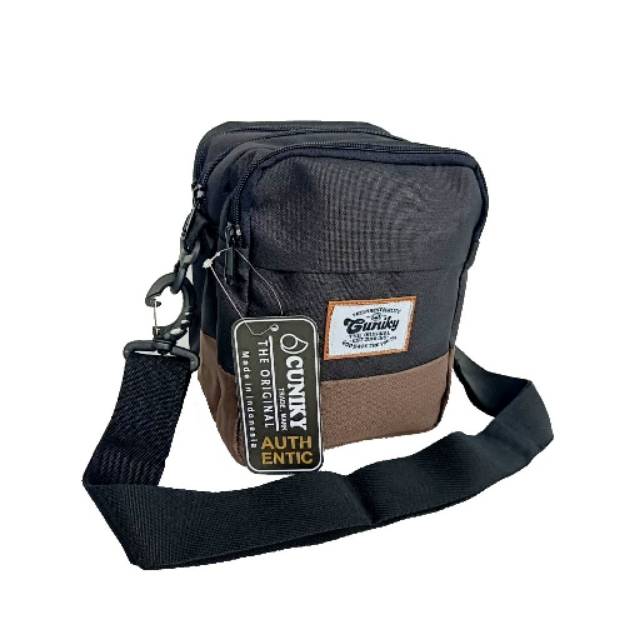 Tas pria selempang / tas bahu ada 3 sleting