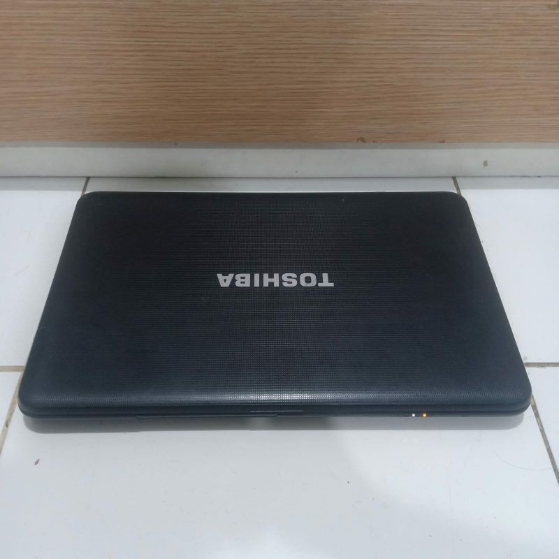 Laptop Toshiba Satelite C850D Amd E2 Vga Amd Radeon HD7310 Ram 4GB/320GB Layar 15in