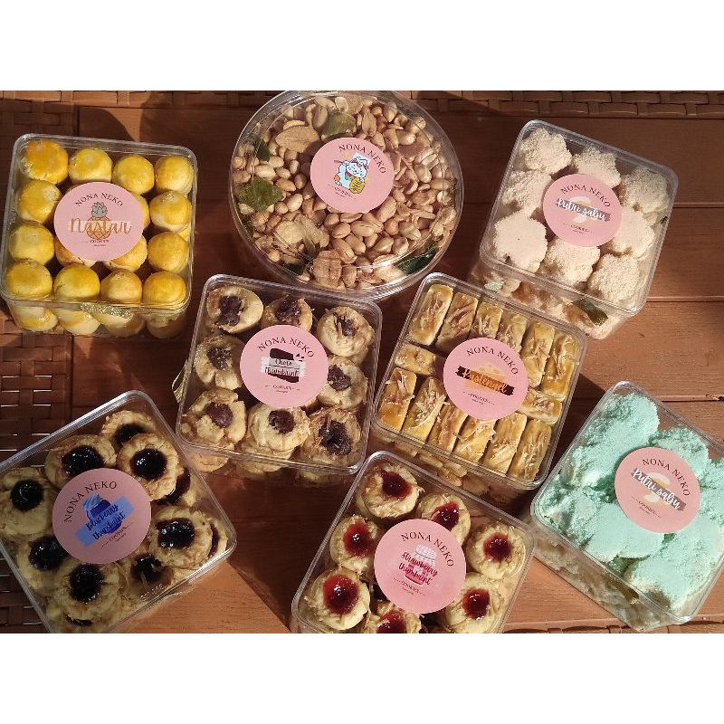 

kue kering nona neko cookies Nastar, Thumbrint coklat/strawberry/blueberry, kastengel, putri salju, kue kacang, semprit, kacang goreng