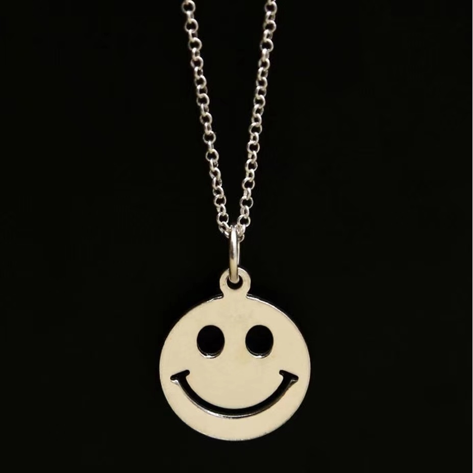 Kalung Rantai Dengan Liontin Bulat Hollow Motif Smile Gaya Korea Untuk Wanita