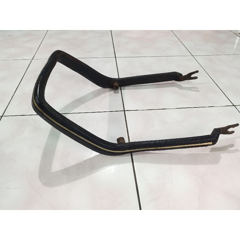 Begel behel pegangan jok suzuki rc original bahan karet