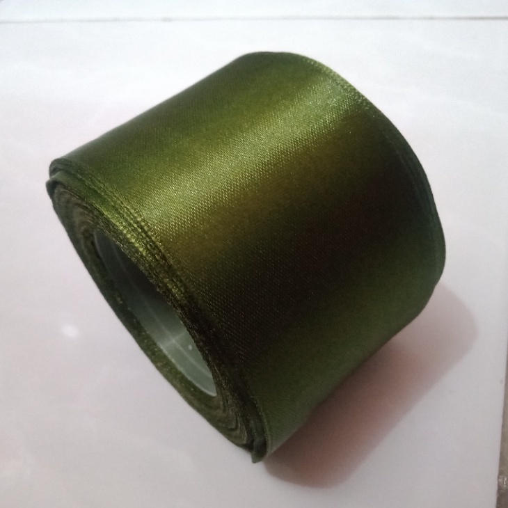

Pita Satin Warna Army Ukuran 2 inchi / 5 cm per Roll