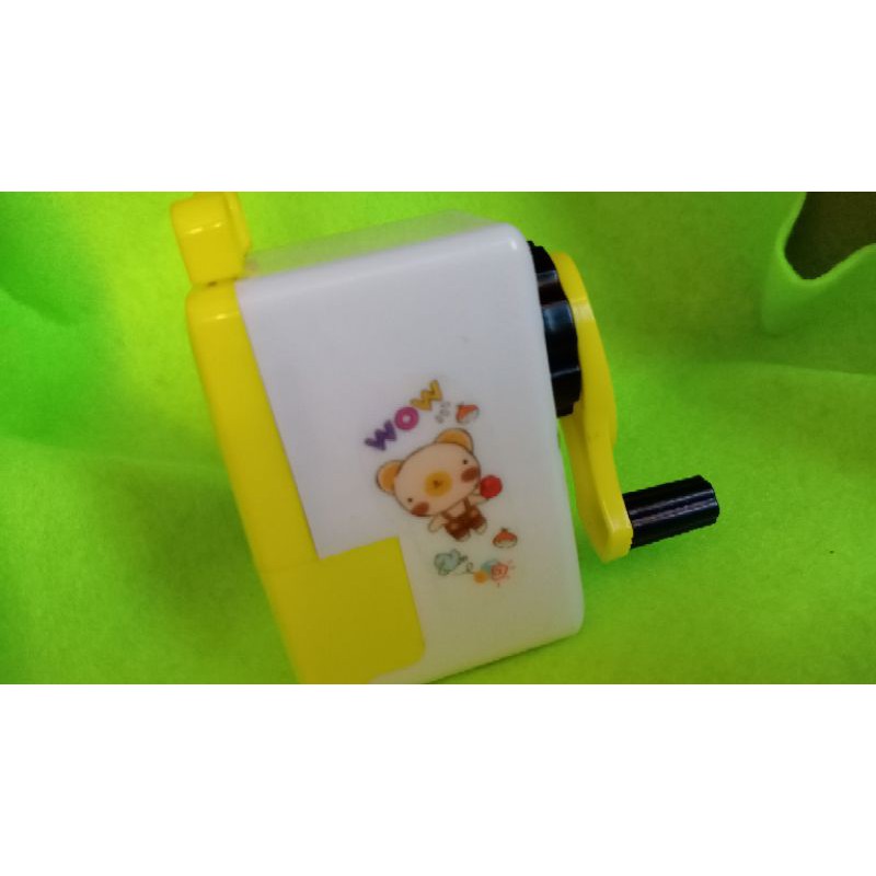 

Rautan Pensil Manual model Tuas Putar Warna kombinasi Kuning Putih