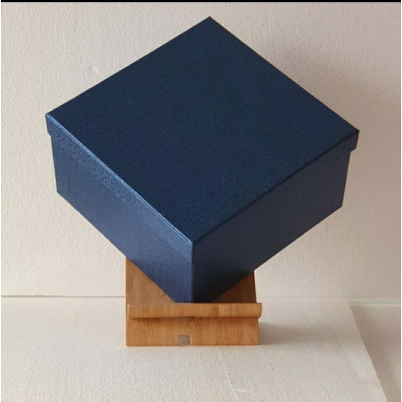 

Kotak kado / Kotak Hadiah / Gift Box Jumbo A Plus / Embose Royal Blue
