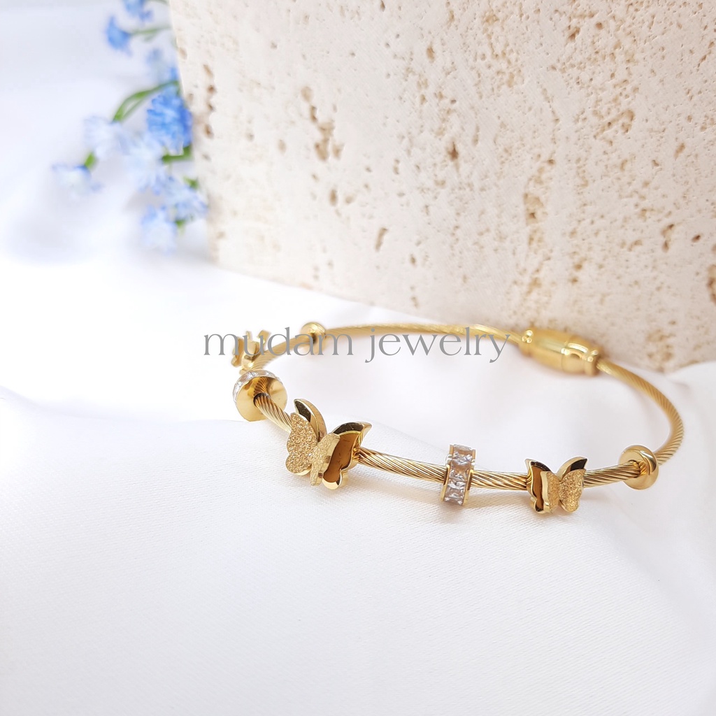 Gelang Titanium Magnet Aksen 3 Kupu-Kupu Dengan Diamonds Artifisial Tersedia Warna RoseGold dan Gold