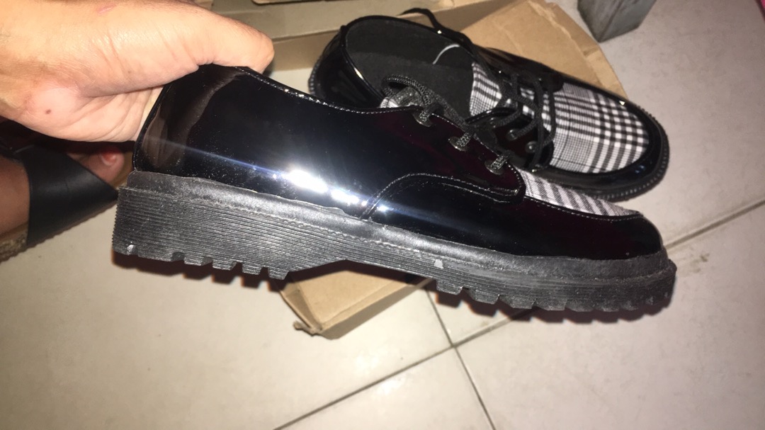 Sepatu Wanita Premium Tali Kasual Style Korea / Sepatu Black Glosy Variasi Kotak 099