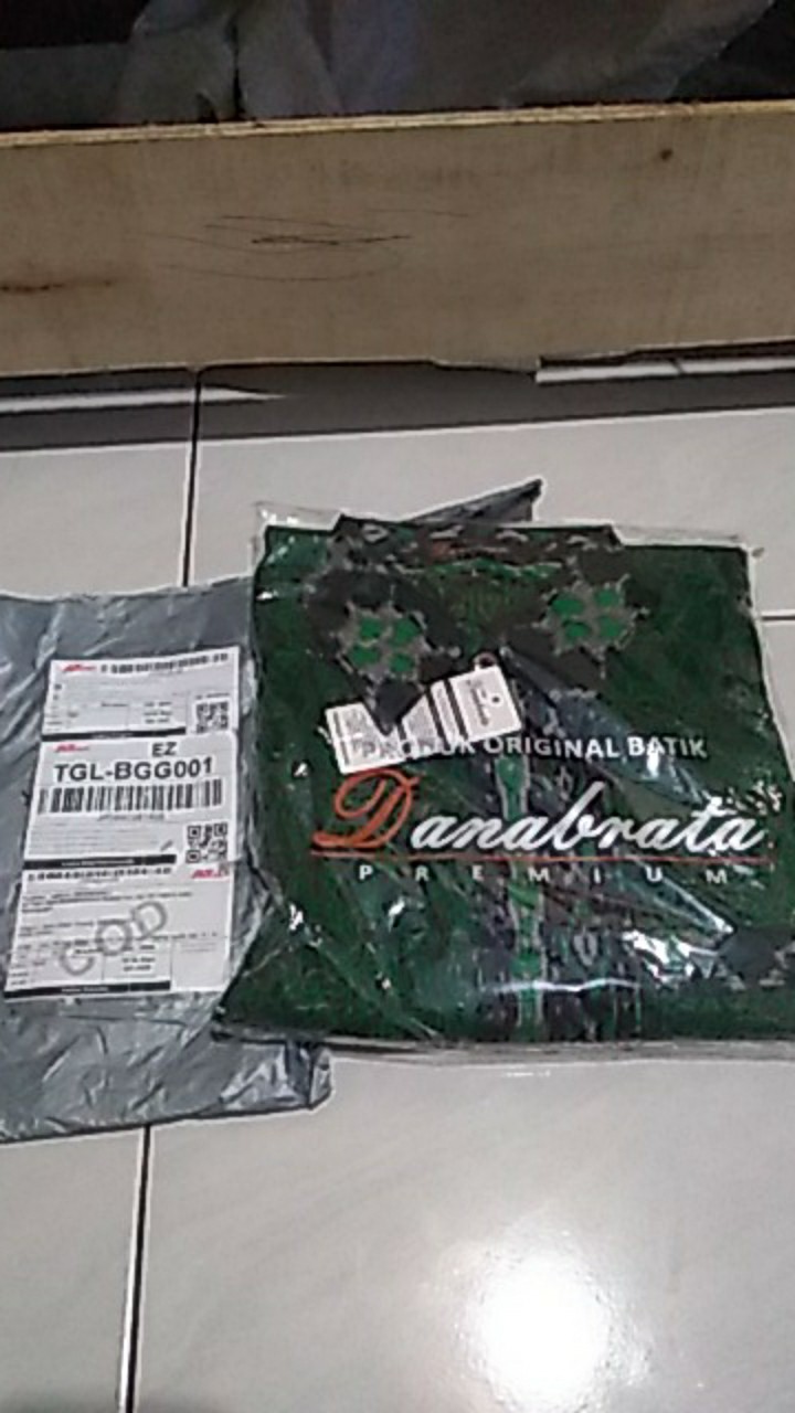 Kemeja Batik Pria Lengan Panjang Regular Size  M L Xl Xxl Danabrata Batik Motif Mega Hijau Kode 033