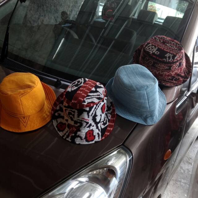 Topi fedora dari bahan tradisional pewarna alam , lurik ,kain ikat tenun