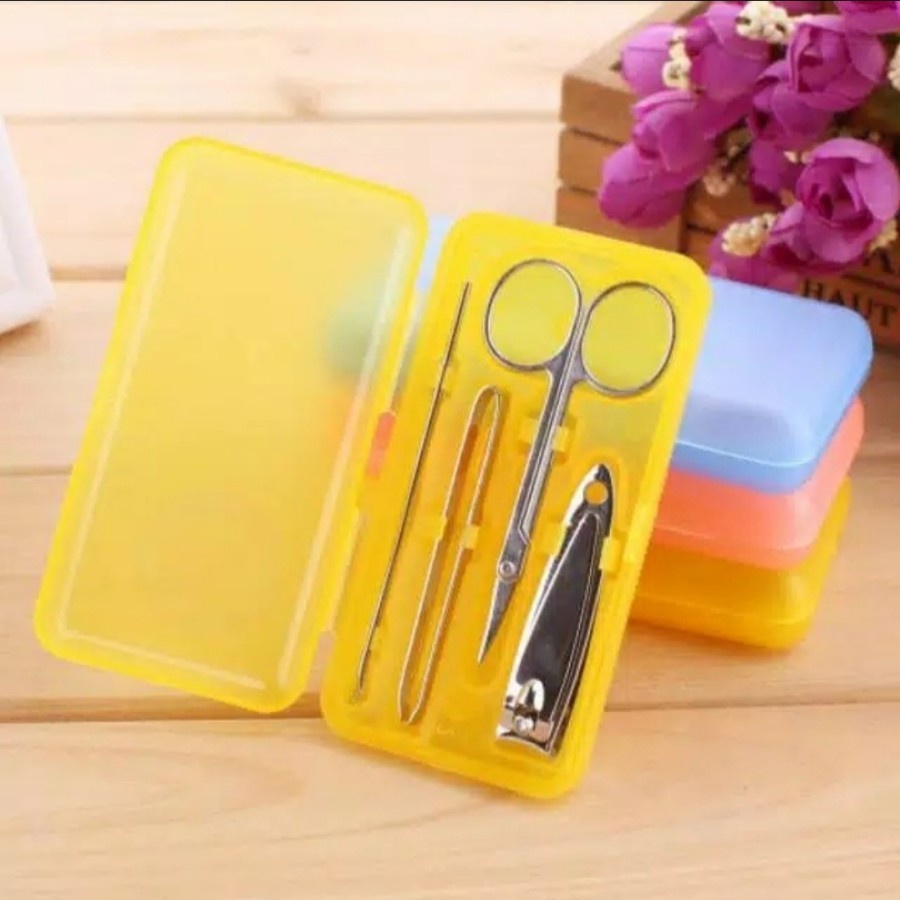 Manicure Set 4 in 1 Gunting Kuku Capit Pinset Korek Telinga Stainless