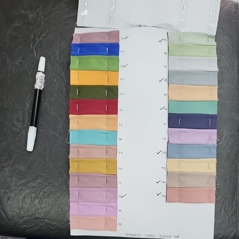 satin velvet. akurasi foto 90%. liat warna pd foto.lalu chat.katalog baru foto 1,7 dan 8